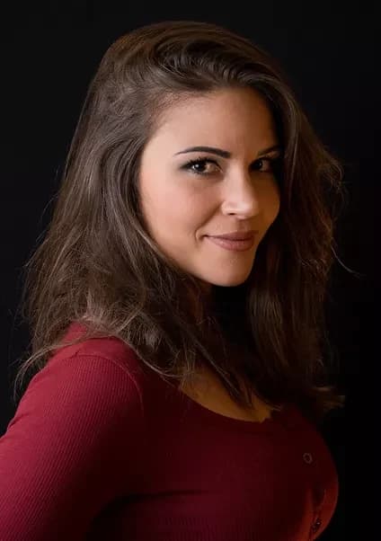 Sana Nova, professional portrait — co-founder and Product Director at Daremeet